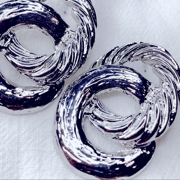 ❤️Seller’s Pick❤️ ❣️$25/3❣️ Exaggerate Sliver Plated Stud Earrings - Picture 5 of 9